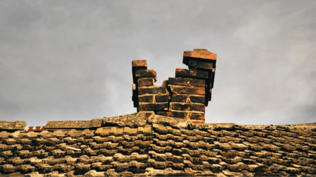 A broken chimney with obvious Chimney Structural Problems.