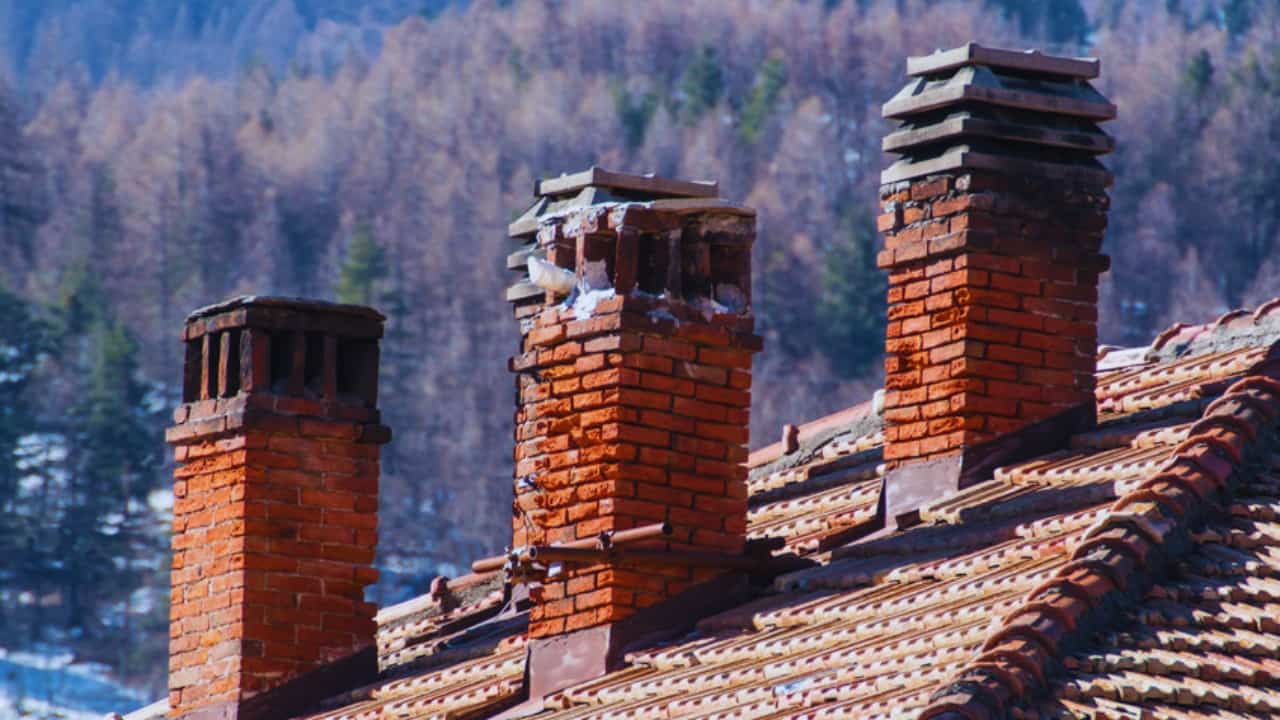 Cracked chimneys on the roof. Know the reasons what causes a chimney to crack.