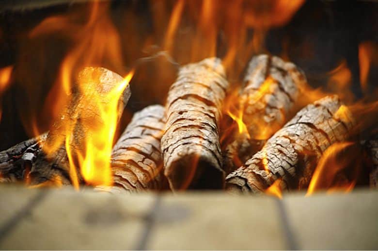 Burning aspen wood to reduce creosote buildup in fireplace