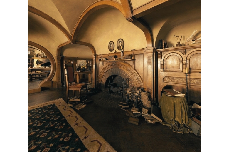 The set of Bag End in Lord of the Rings showing the hearth fireplace.