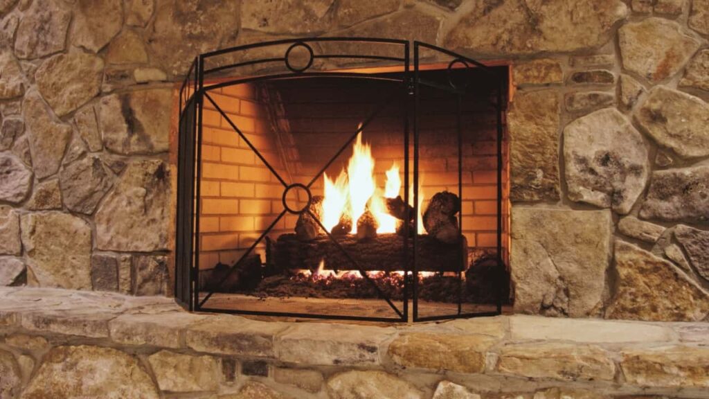 A wood fireplace. Discover the other types of wood burning fireplaces.